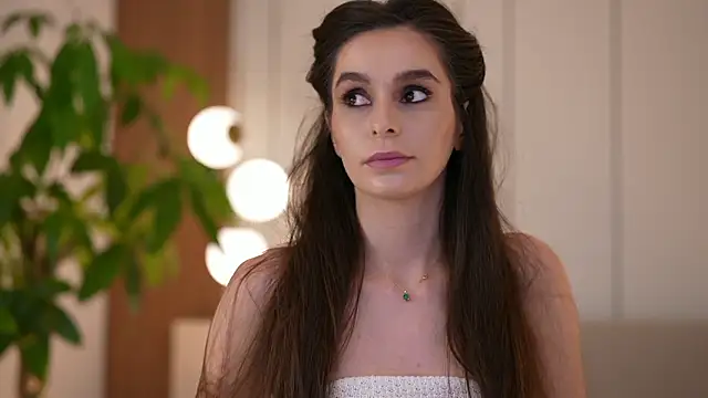 XXX chat uživo modela DoviaClaire