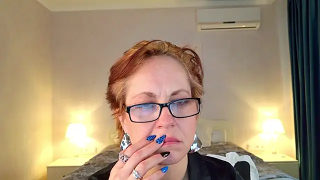 LioraWeiss' Live XXX Chat