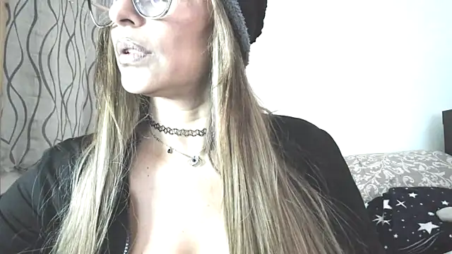 CristalDivine's Live XXX Chat