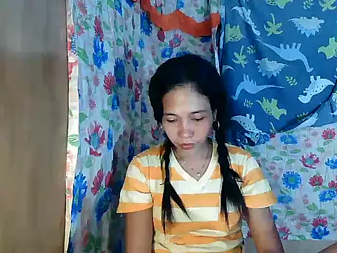 PinaySkinnyGirl Adlı Modelin Canlı XXX Sohbeti