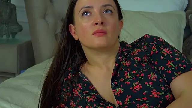 ElinaBellucci 现场XXX聊天