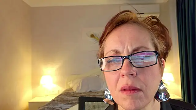 Chat XXX en directo de LioraWeiss