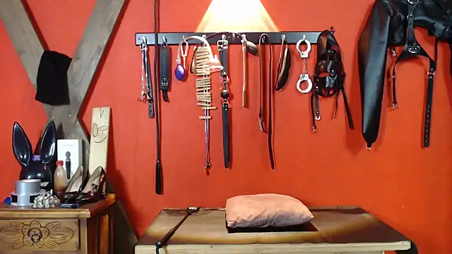 kinky_slave_'s Webcam Show