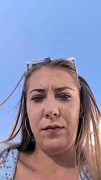 Risky_julia2330 Adlı Modelin Canlı XXX Sohbeti