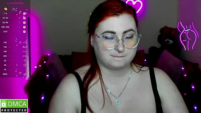 Chat +18 de Alicia_love00 ao vivo