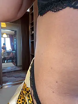 Hotmomcheckk_'s Live XXX Chat