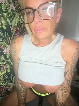 XXX chat uživo modela Big-Tits696969