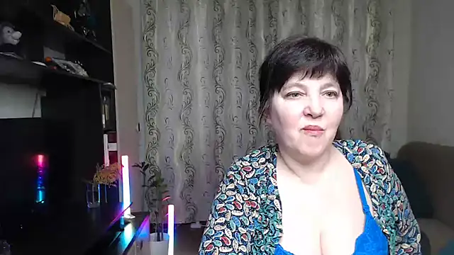 Illusionq élő XXX-chatje