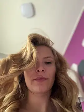 AnastasiaAniess élő XXX-chatje