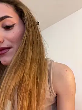 XXX chat uživo modela AriaAdda