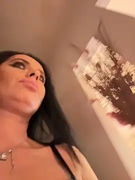 Hotmomcheckk_ Adlı Modelin Canlı XXX Sohbeti