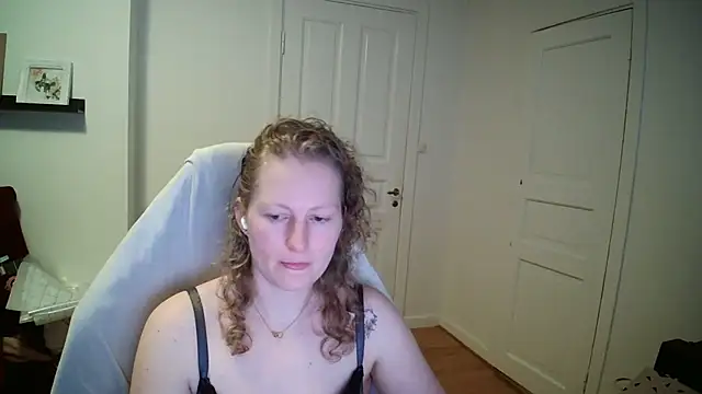 Girlnina-1995n Live XXX chat