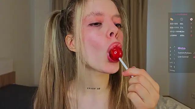 TiffinyMergist 即時 XXX 聊天