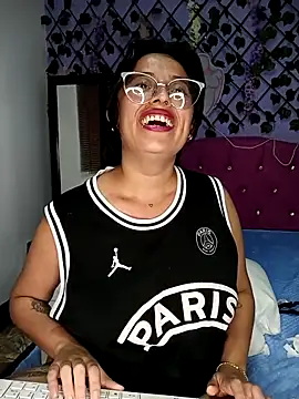 Sophie-Hot- 即時 XXX 聊天