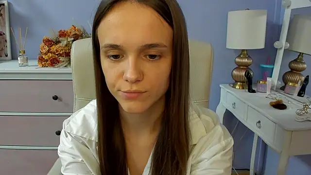 dirtyxEmily Adlı Modelin Canlı XXX Sohbeti