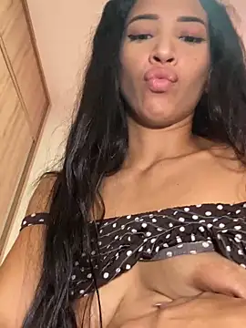 Nicole_cute1 Adlı Modelin Canlı XXX Sohbeti