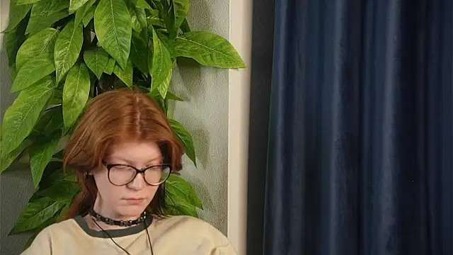 BessHuson Adlı Modelin Canlı XXX Sohbeti