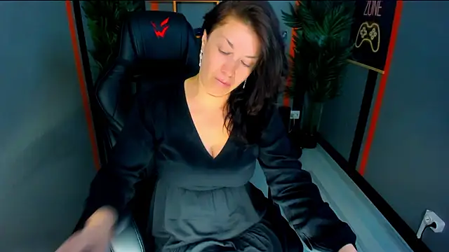 AnaMills Adlı Modelin Canlı XXX Sohbeti