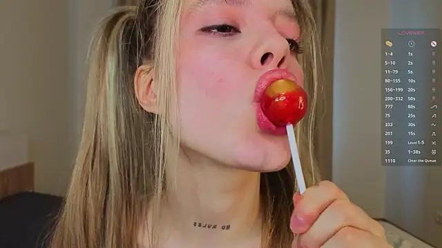 TiffinyMergist Adlı Modelin Canlı XXX Sohbeti