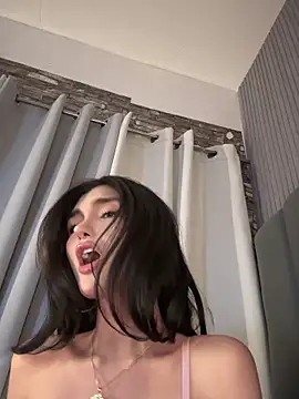 EmeraldGreyson's Live XXX Chat