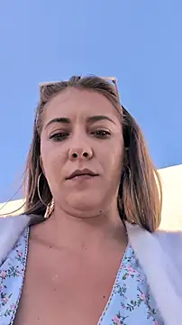 Risky_julia2330's Live XXX Chat