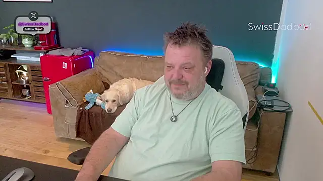 SwissDadbod: διαδικτυακό σόου στην κάμερα