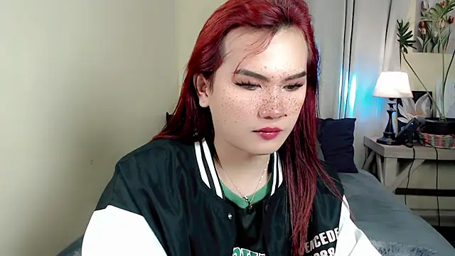 beatrice_21: διαδικτυακό σόου στην κάμερα