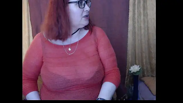 PlayfullMature's Live XXX Chat