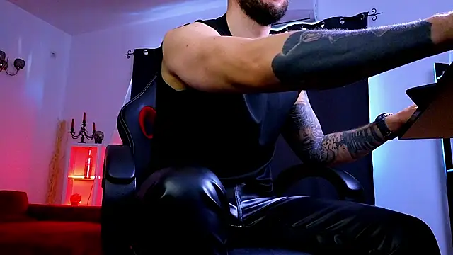 MightyAaron66 现场XXX聊天