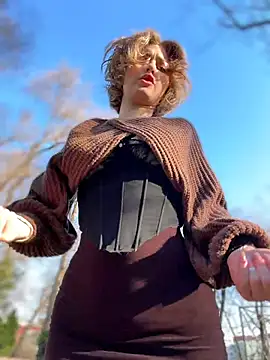 Pokazy przed kamerką – KellyKeler