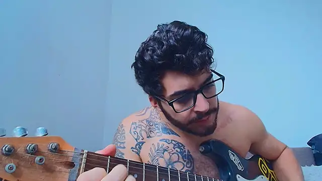 Czat XXX na żywo – thomas_gun