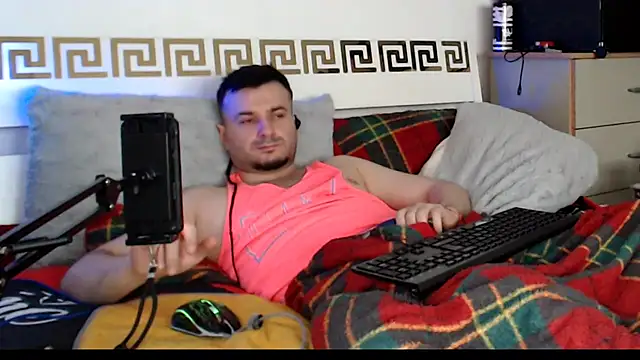 FuckToyBoy69 Adlı Modelin Canlı XXX Sohbeti