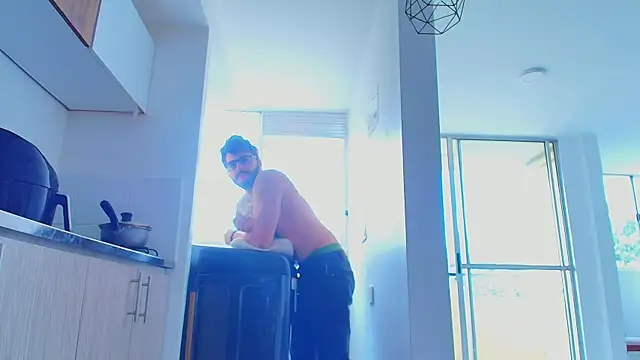 Chat +18 de thomas_gun ao vivo