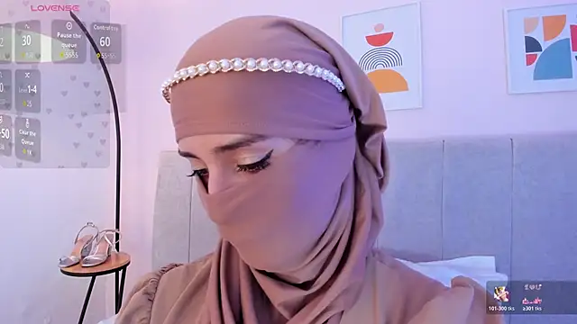 rawiya Show in webcam