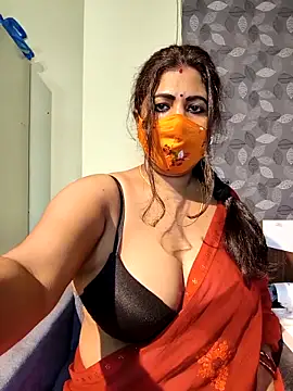 Poly_bhabi: διαδικτυακό σόου στην κάμερα