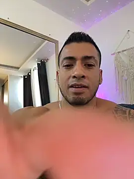 aaroncolombia's Webcam Show