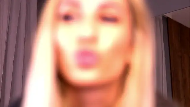 AwaLynch's Live XXX Chat