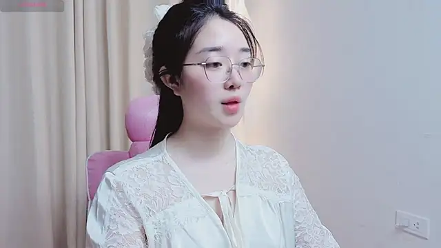 Chat XXX en directo de Miu-999