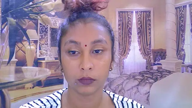 Chat XXX en directo de IndianSexyButt