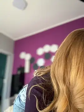 AnastasiaAniess: διαδικτυακό σόου στην κάμερα