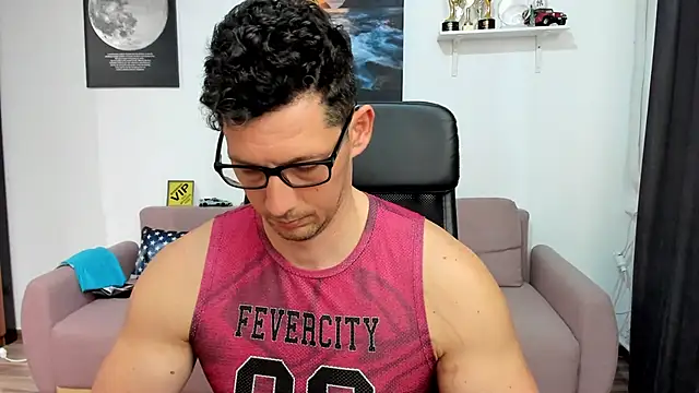 BrutusK08's Live XXX Chat