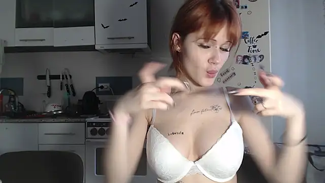 Chat +18 de SolarAdrienne ao vivo