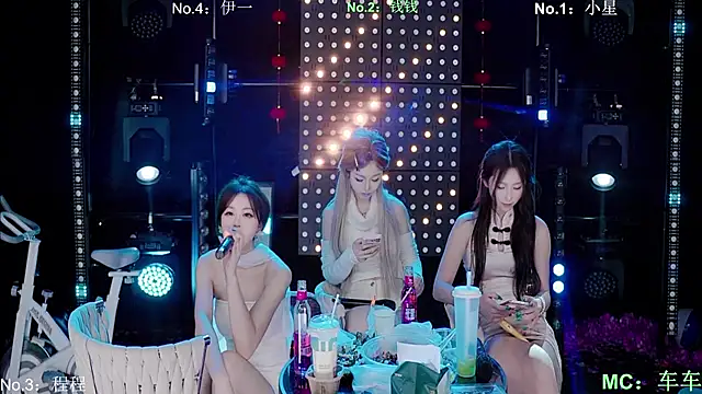 XXX chat uživo modela ZZ00033S