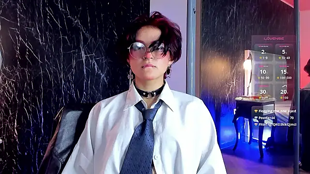 YuuMiko: διαδικτυακό σόου στην κάμερα