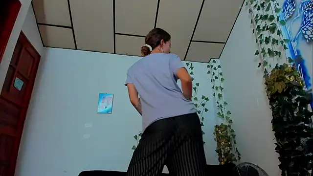 fulfill_fantasies1's Live XXX Chat