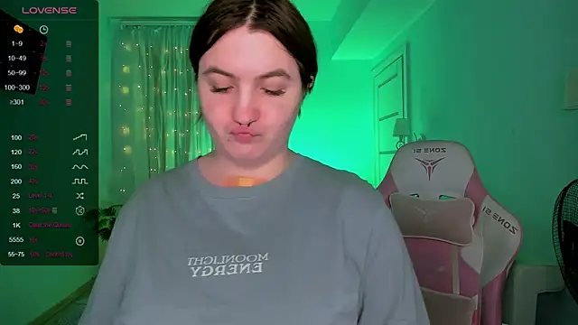 lovelyy_julia: онлайн-секс-чат