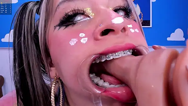 miss__evolet Adlı Modelin Canlı XXX Sohbeti