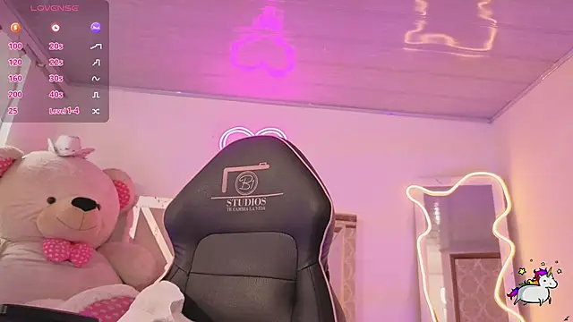 SABRIINA_TAY élő XXX-chatje