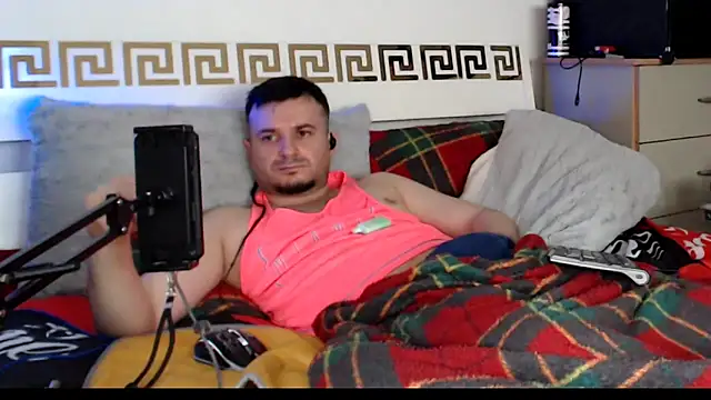 Pokazy przed kamerką – FuckToyBoy69