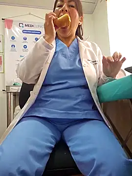 Pokazy przed kamerką – JustSamantha_